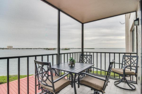 Stylish St Petersburg Condo with Balcony and Bay Views